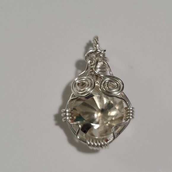 Yellow Labradorite Eye Wrapped in Sterling Pendant - Picture 2 of 14